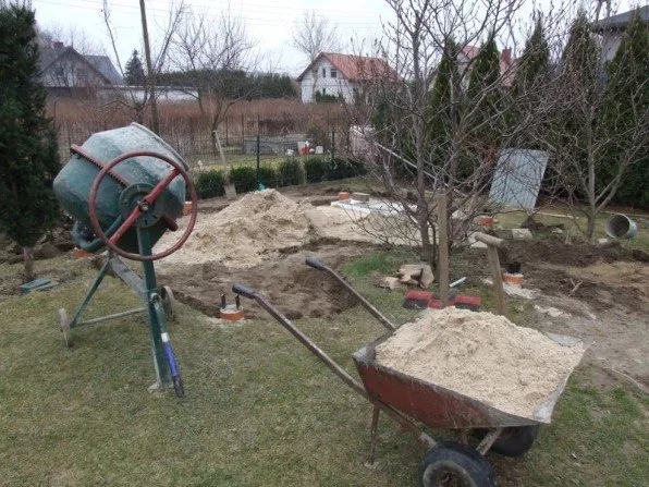 Ile cementu na taczke betonu? Sprawdź idealne proporcje mieszanki Ile cementu na taczke betonu? Sprawdź idealne proporcje mieszanki