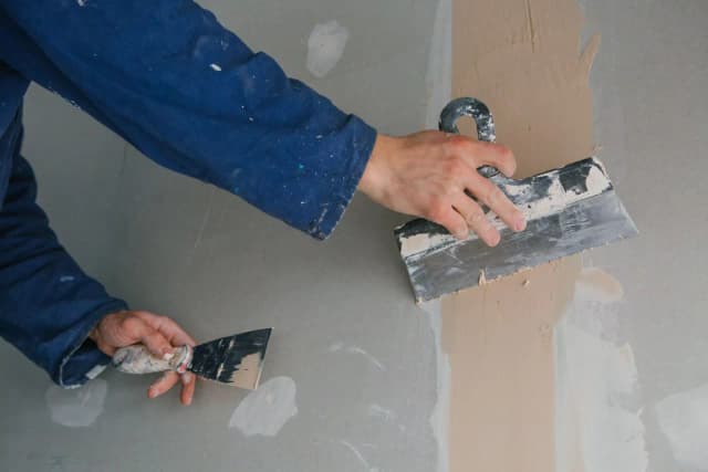 Ile gładzi na 40m2? Oblicz koszty i uniknij zbędnych wydatków Ile gładzi na 40m2? Oblicz koszty i uniknij zbędnych wydatków